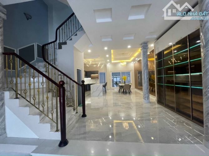 Võ Thị Sáu - Tân Định - Q.1- Đối Diện CV Lê Văn Tám-Dt: 6.4*18m- Chỉ 28 tỷ - 4