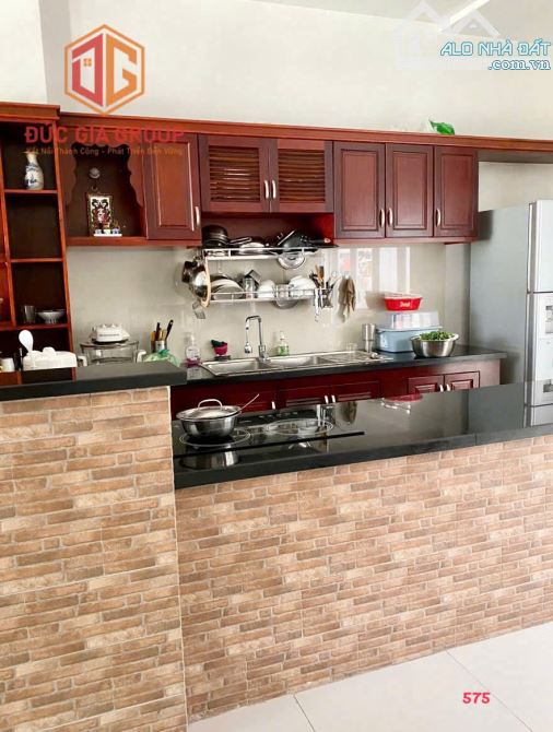 Nhà bán khu dân cư Tân Phong phường Tân Phong 1 trệt 2 lầu sổ hồng hoàn công 200m2 giá 8,4 - 4