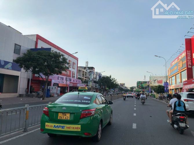 Bán nhà MTKD 100m2(5x20) Cityland Trần Thị Nghĩ 5 lầu tặng DT 75 triệu chỉ 16.XX tỷ. - 5