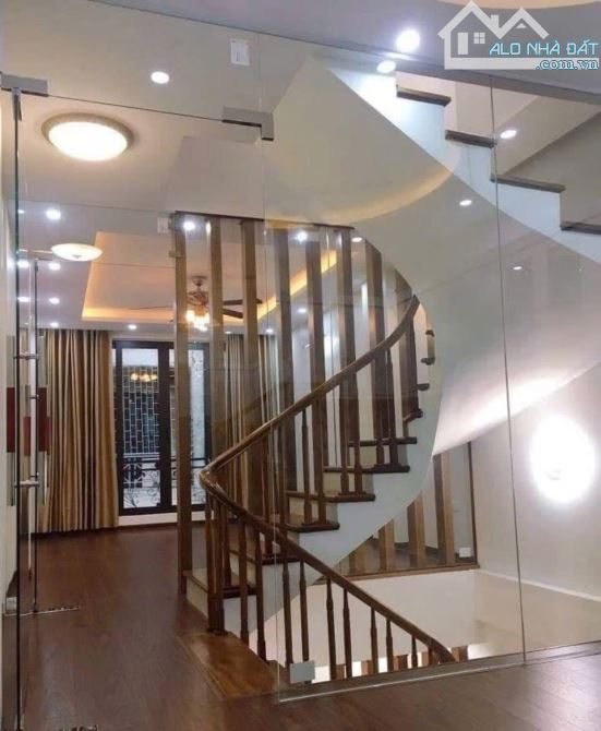 Bán nhà MẶT PHỐ NGUYỄN VĂN CỪ - LONG BIÊN - Gần 80m2 - Giá chỉ nhỉnh 12 tỷ. Có 1- 0 - 2 - 5