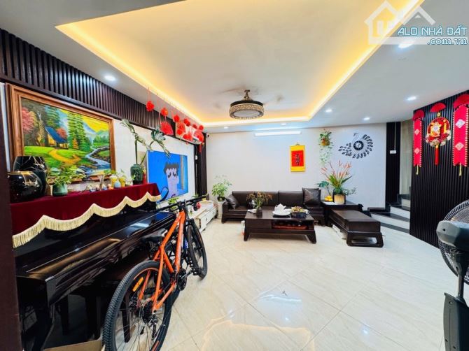 Bán nhà Kim Giang, Thanh Xuân: 40m2*5T nhỉnh 6 tỷ, ngay gần phố, mặt ngõ, lô góc, nhà đẹp, - 6