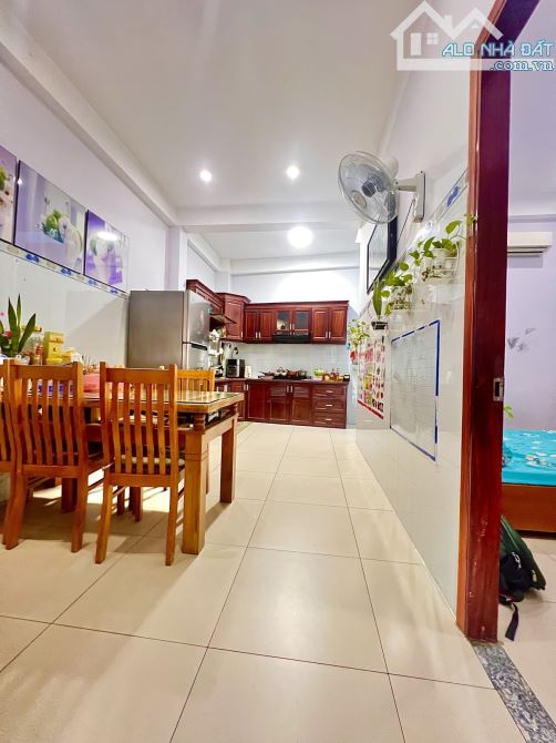 Bán nhà hẻm ô tô tải Trịnh Đình Trọng, Quận Tân Phú 6x15m
