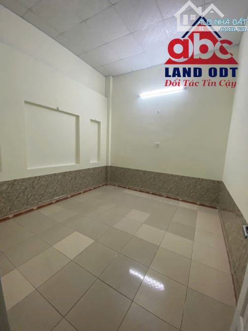 Bán nhà Phường Tân Hiệp . 104m2 SHR thổ cư đường oto trãi nhựa.