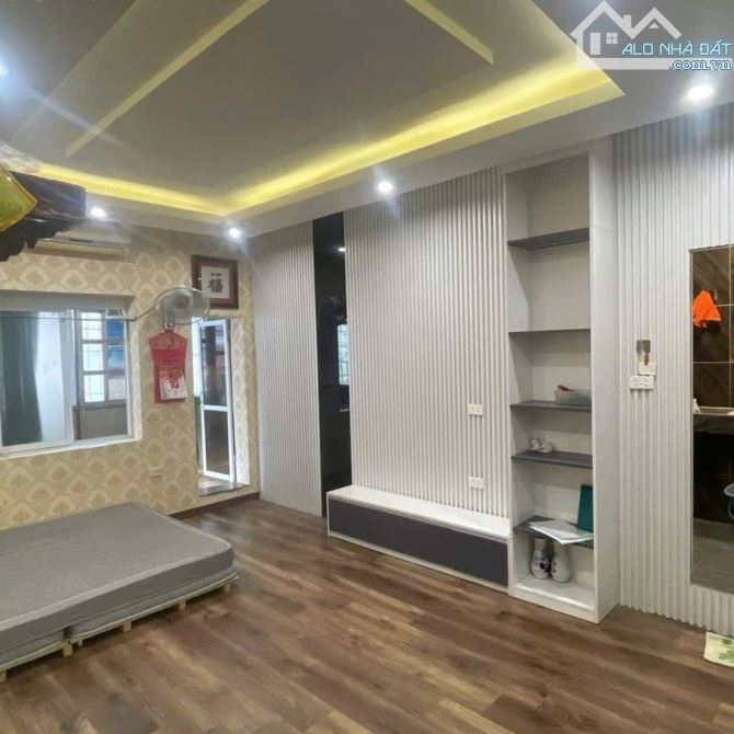 Bán nhà tập thể Phương Mai, 40 m2 (sổ 26m2), 2 thoáng, 2.4tỷ.