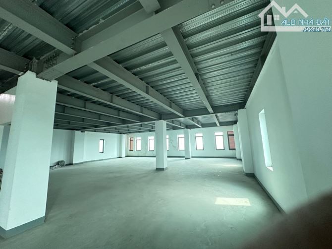 Bán tòa Văn Phòng phố Tam Trinh DT 600m2, MT 20m, Giá 100 tỷ Hạ chào 10 tỷ giá mới 100 tỷ