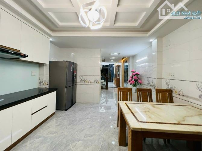 Nhà đẹp gần phố, Xuân Thuỷ, dân xây, ở ngay, 40m2, 4 tầng, 8.x tỷ