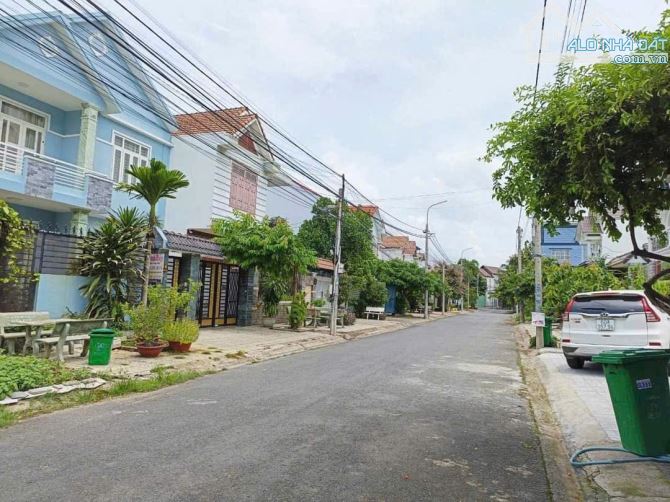 Bán nhà kdc Tân Phong 200m2 chỉ 8ty4