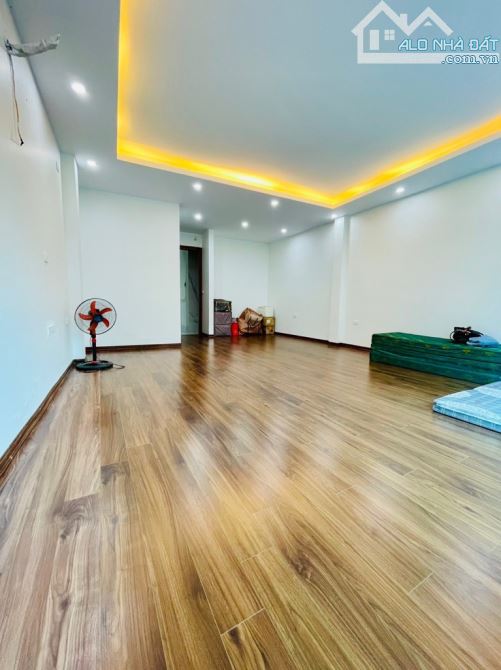 ✅ CƠ HỘI VÀNG CẦU GIẤY - NHÀ ĐẸP, VỊ TRÍ SIÊU ĐẮC ĐỊA , THANG MÁY   🏠 Diện tích: 50/55m² - 1