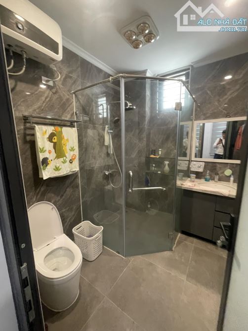 Nhà đệp ở luôn Duy Tân Cầu Giấy. Sổ A4 50m, 7 tầng, MT4m Giá 19 tỷ Ô tô đỗ cửa+ KD Ngon - 1