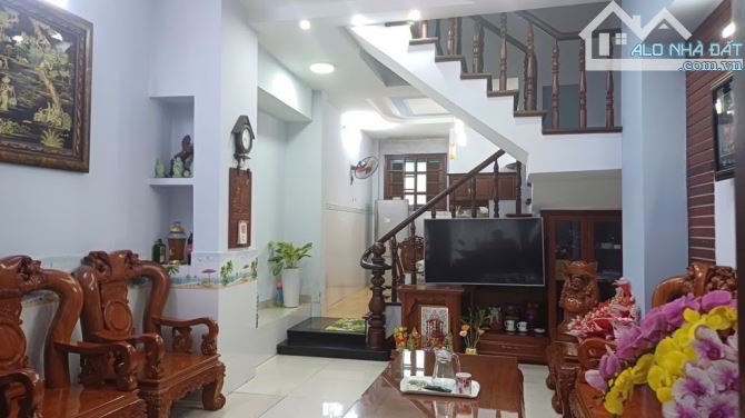 Mặt Tiền Kinh Doanh 4 Tầng 70m2(4.4m*16m) vuông vức, chính chủ lâu năm Giá Tốt - 1