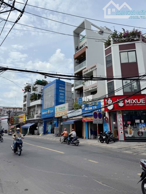 Bán nhà mới - góc 2 mặt tiền Lê Quang Định 3,7 x 17m nở hậu 4,7m CN 70,3m2 - 4 tầng - giá: - 1