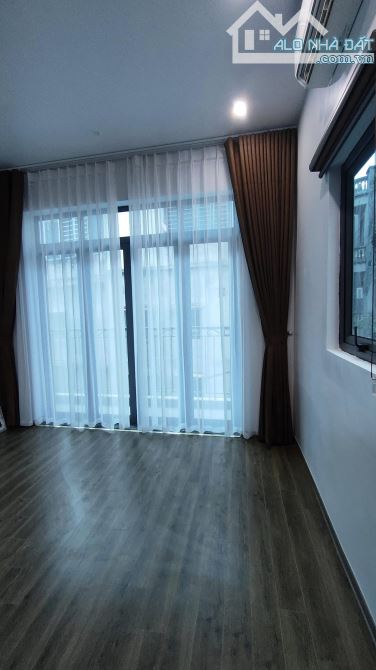 Bán nhà ngõ 221 Tôn Đức thắng, DT 66m, 7 tầng thang máy, MT 8m, giá 15.2tỷ.