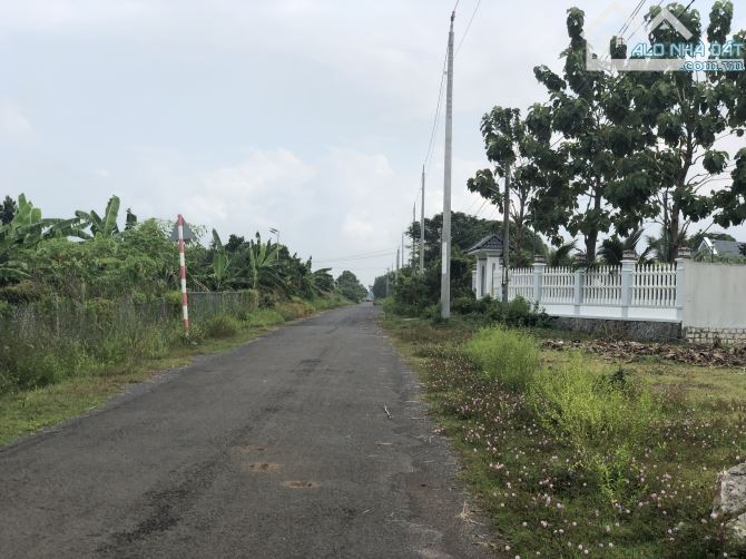 Long Mỹ, 1450m2, ngang 50m đường nhựa và 70m đường bê tông, 400 thổ cư, ra biển 5p,giá 6tx - 2