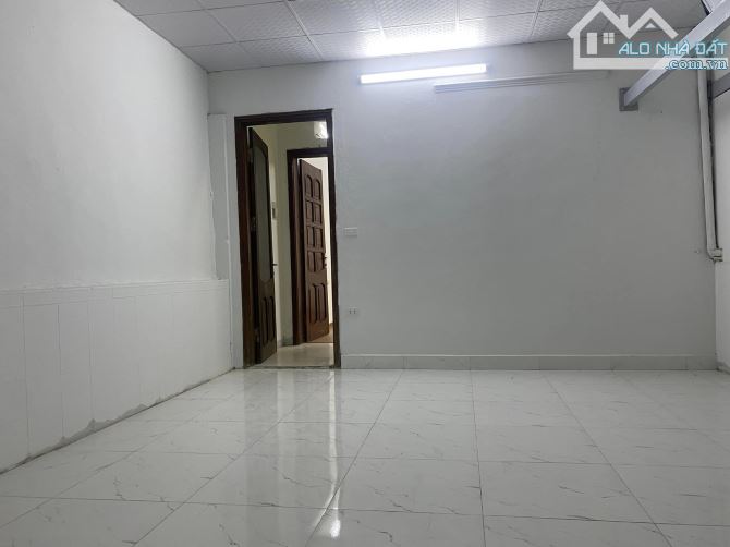 Bán nhà gần ngõ 76 Duy Tân, Cầu Giấy, 62m2, nhà cũ, ôtô, lô góc phân lô, kinh doanh 15.3tỷ - 2