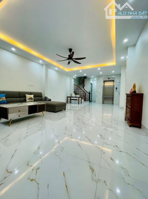 ✅ CƠ HỘI VÀNG CẦU GIẤY - NHÀ ĐẸP, VỊ TRÍ SIÊU ĐẮC ĐỊA , THANG MÁY   🏠 Diện tích: 50/55m² - 2