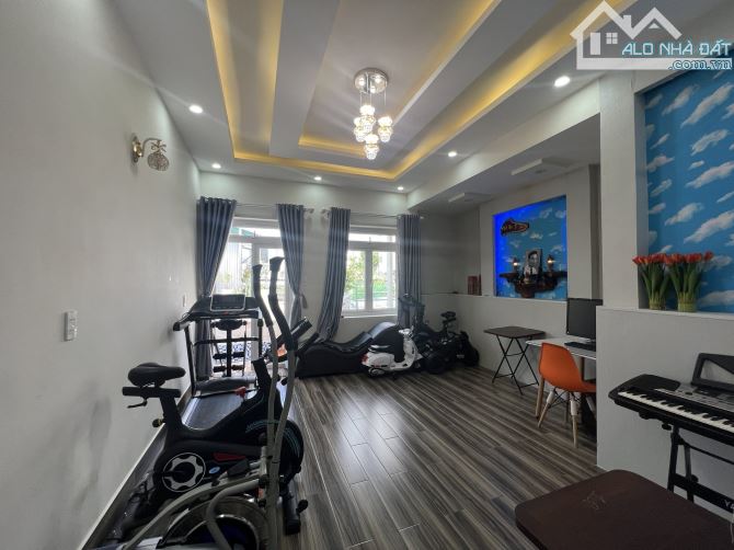 Nhà Đường Trần Lê. P4. 365m2. Ngang 18m. 5PN. Gara Rộng Đậu Được 3 Xe Ô Tô. Giá 14,5 Tỷ - 2