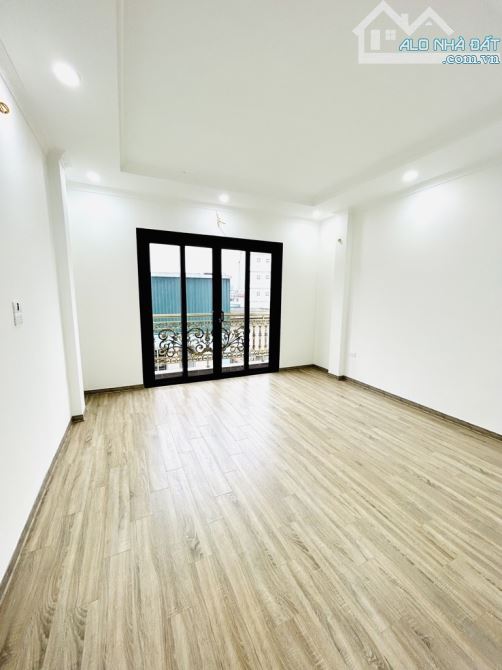 Siêu phẩm Nguyễn Chính - Hoàng Mai 40m2 x 6T. Chỉ 10 tỷ Thang máy, ô tô vào nhà - 2