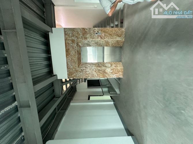 Bán tòa Văn Phòng phố Tam Trinh DT 600m2, MT 20m, Giá 100 tỷ Hạ chào 10 tỷ giá mới 100 tỷ - 2