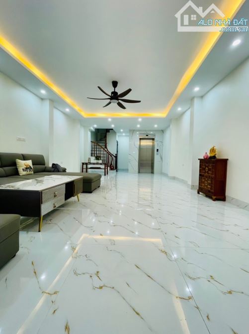 ✅ CƠ HỘI VÀNG CẦU GIẤY - NHÀ ĐẸP, VỊ TRÍ SIÊU ĐẮC ĐỊA , THANG MÁY   🏠 Diện tích: 50/55m² - 3