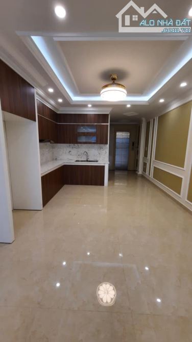 Bán nhà Phố  Văn Tiến Dũng ,40m2, 5 tầng , cách ô tô 30m, chỉ 5,2 tỷ - 3