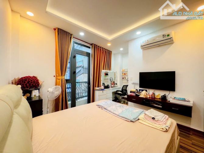 Nhà đẹp ở ngay, ngang 5m hiếm, 4 tầng, Nguyễn Thị Thập, khu dân trí chỉ 8.5 tỷ - 3