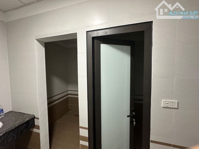Bán tòa Văn Phòng phố Tam Trinh DT 600m2, MT 20m, Giá 100 tỷ Hạ chào 10 tỷ giá mới 100 tỷ - 3