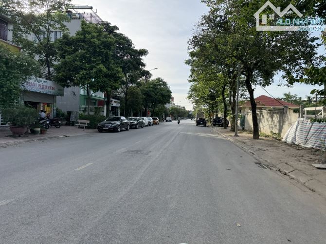 Bán đất mặt phố Nguyễn Khiêm Ích - DT: 140m2, mặt tiền 7m, đường 22m - View UBND Quận - 4