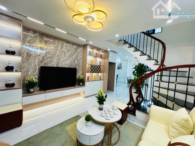 HOÀNG HOA THÁM - VĨNH PHÚC - BA ĐÌNH - NHÀ ĐẸP 45M2 - 3 TẦNG - 4 NGỦ - FULL ĐỦ NỘI THẤT - 6