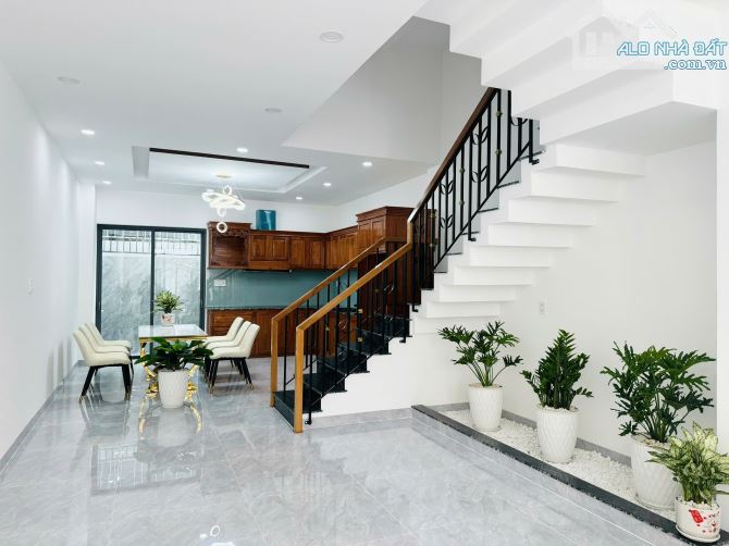 Bán Nhà Full Nội Thất Đẹp - Mới 100% - Khu đô thị Hà Quang 02 - DT 100M2 - 6