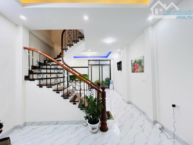 Bán nhà đẹp Minh Khai, 43m2, 5 tầng, gần phố, 7.8 tỷ - 7