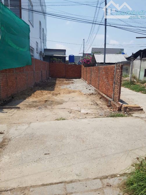 BÁN LÔ ĐẤT SAU CHỢ ĐỨC HÒA  180M2 6X30 1 TY 580 SỔ HỒNG RIÊNG