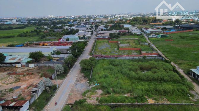 Bán gấp lô đất 99m2 Ngã 3 Giong - HÓC MÔN giá 1TỶ750  Sổ Hồng Riêng , ĐƯỜNG Ô TÔ