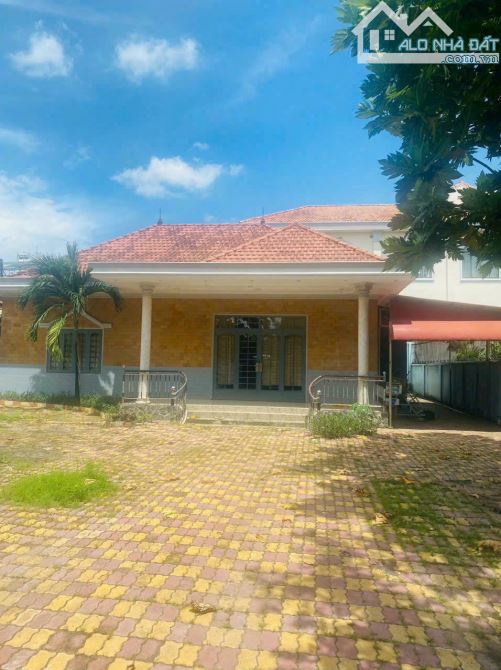 Giá 10,5 tỷ. Bán đất biệt thự tặng nhà phường Bửu Hoà, Biên Hoà. 17x29m. Đường ô tô.