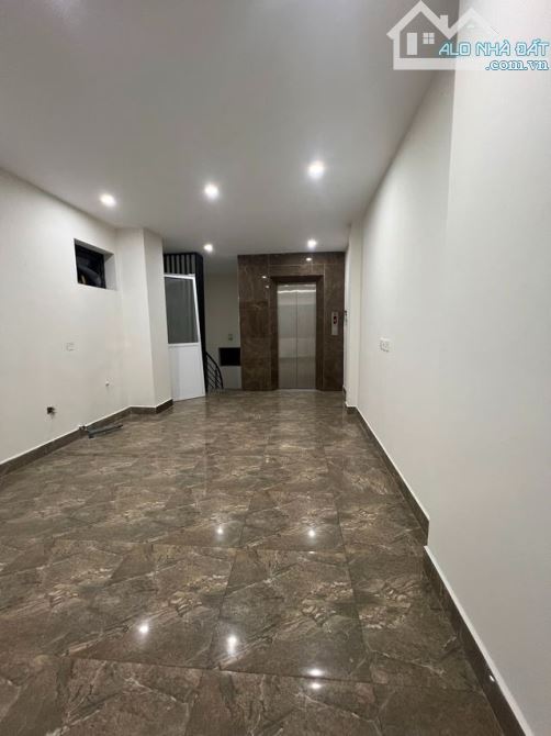 Bán nhà phố Giang Văn Minh, căn góc, 42m2, thang máy, ô tô đỗ cửa, giá 14,6 tỷ