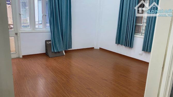 Cho thuê nhà riêng Vạn Phúc, 150 m2 x 2.5 Tầng, mặt tiền 10m, ngõ oto - 10