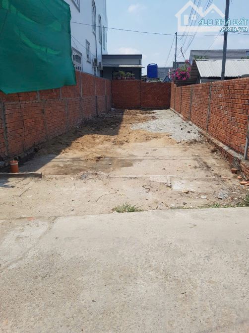 BÁN LÔ ĐẤT SAU CHỢ ĐỨC HÒA  180M2 6X30 1 TY 580 SỔ HỒNG RIÊNG - 1