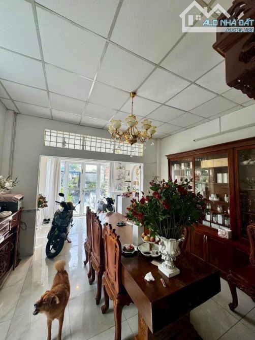 Nhà diện tích 200m2 vừa ở kết hợp kinh doanh. ngang hơn 8m gần mặt tiền đường lớn xe tải - 1