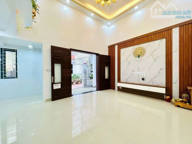 Cho thuê nhà mới tinh trong ngõ nông đường Chợ Hàng , 50 m2, 3,5 tầng, 4 ngủ, 8 triệu - 1
