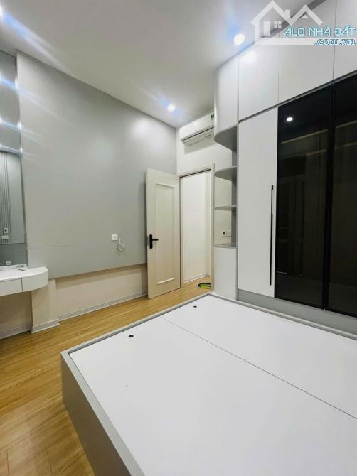 BÁN NHÀ TÔN ĐỨC THẮNG - ĐỐNG ĐA, 30M2 -5.8 TỶ, RỘNG THOÁNG, SÂN CHƠI, DÂN TRÍ CAO - 1