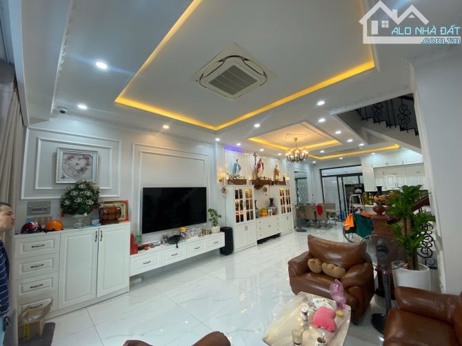 Siêu phẩm!!! Tạp Chí Nhà Đẹp 5,3x15m đúc mới 3,5 Tấm gồm 5PN, 6WC giá [9.6 tỷ]. - 1