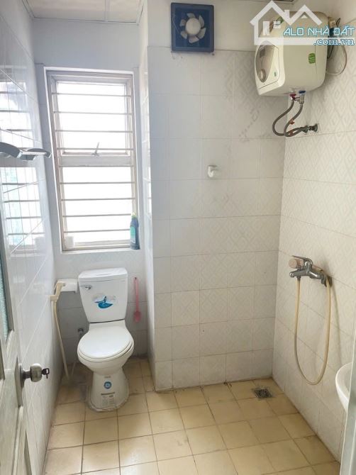 CHUNG CƯ 2 NGỦ 2WC – NGAY NGUYỄN VĂN CỪ, LONG BIÊN - CĂN GÓC - BAN CÔNG CHEW - PHÒNG KHÁCH - 12