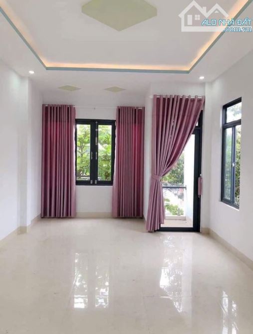 Cần bán 4 căn nhà mặt tiền đường Hoàng Văn Thụ - DT 42,3m2 , 46m2 , 49m2 , 53m2 - 7