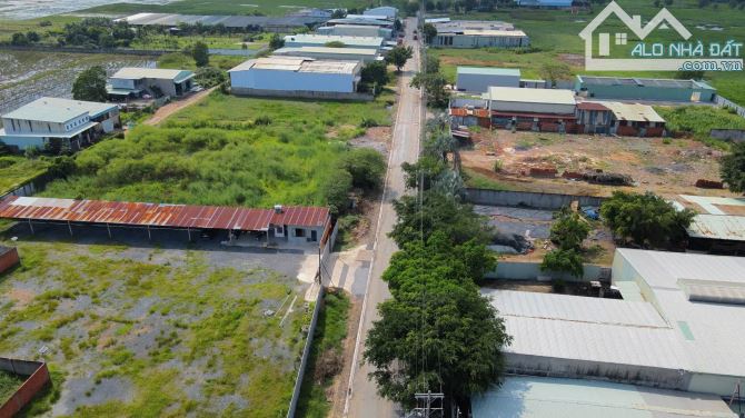 Bán gấp lô đất 99m2 Ngã 3 Giong - HÓC MÔN giá 1TỶ750  Sổ Hồng Riêng , ĐƯỜNG Ô TÔ - 2