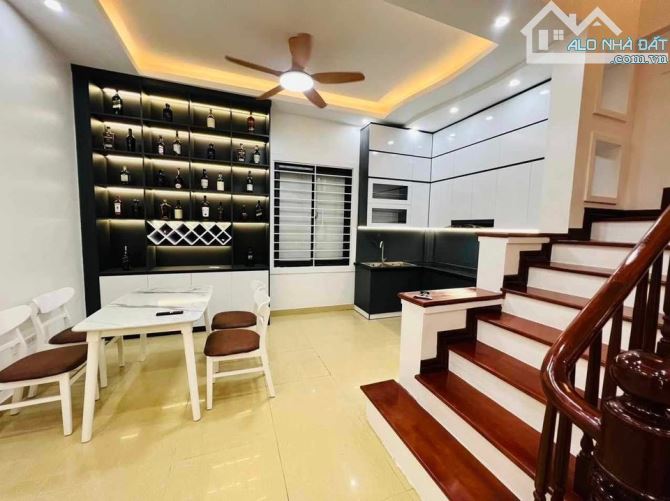 BÁN NHÀ RIÊNG TẠI ĐƯỜNG PHẠM VĂN ĐỒNG, GIÁ CHỈ VỚI 6,3 TỶ VND, DIỆN TÍCH 35 M2, VIEW ĐẸP - 2