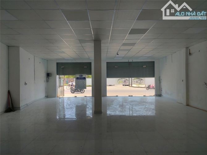 Cho thuê nhà mặt tiền Bà Triệu_ 140m2_ vị trí kinh doanh đắc địa_ - 2