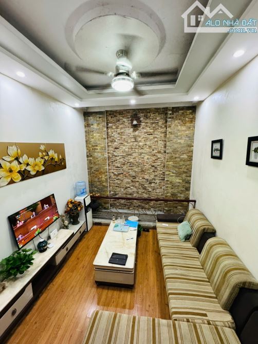HƠN 7 TỶ - NGÔ GIA TỰ - LONG BIÊN - NHÀ ĐẸP DÂN XÂY - Ô TÔ TRÁNH - KINH DOANH - 2