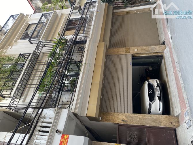 Mặt phố Phương Liệt, ô tô tránh, nhà mới thang máy - 2