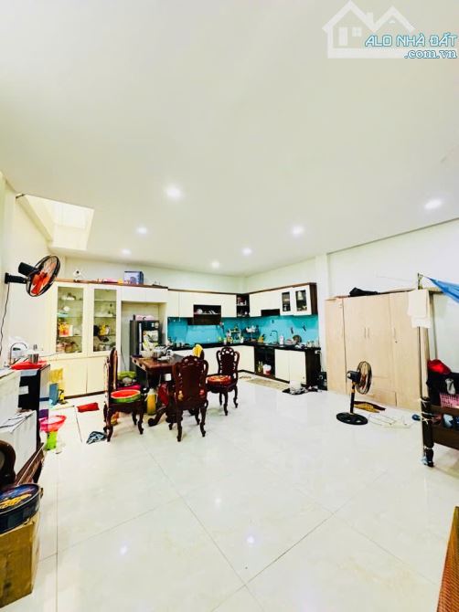 Kẹt tiền tết bán gấp nhà Tân Bình, 4 tầng DT 4,6x22m, ngay khu phân lô Cống Lỡ chỉ 7 tỷ 3 - 2