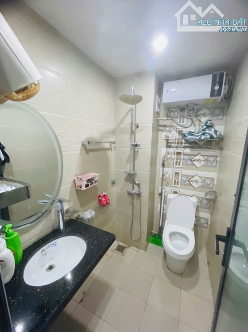 Bán nhà 6 tầng, Trâu quỳ gia lâm , 40m, ô tô đỗ cửa - 2