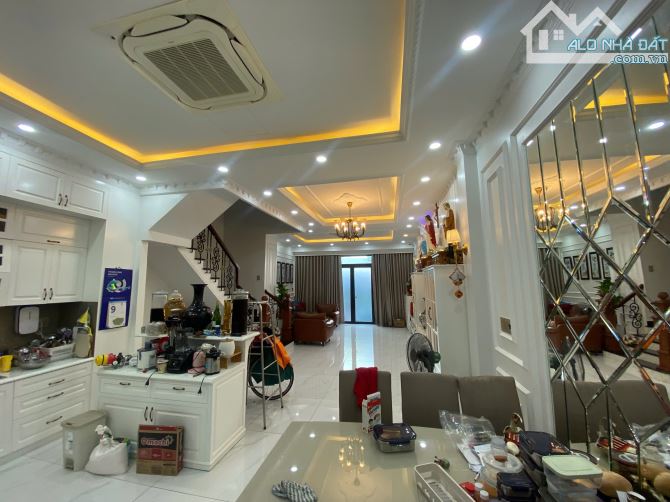 Siêu phẩm!!! Tạp Chí Nhà Đẹp 5,3x15m đúc mới 3,5 Tấm gồm 5PN, 6WC giá [9.6 tỷ]. - 2
